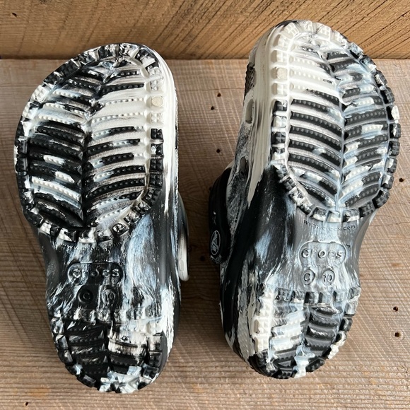 Crocs Kids Classic Marbled Clog
Child size 10
BRAND NEW NEVER WORN - Picture 4 of 5